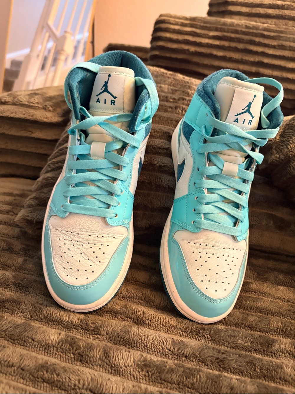 Nike Air Jordan High-Top Sneakers in Teal and White, Women’s Size 7